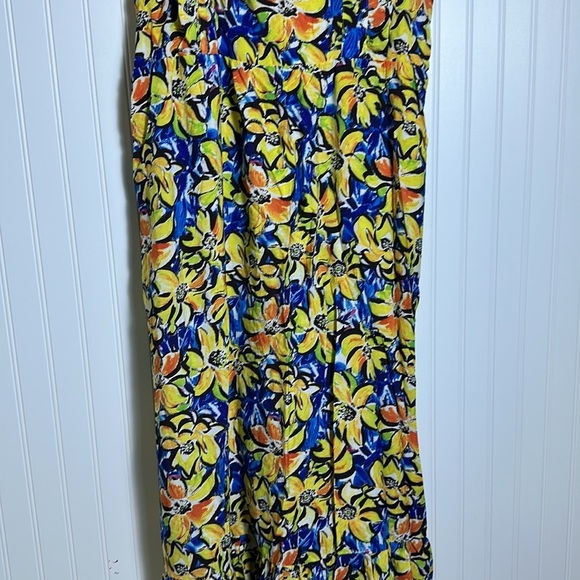 Skies are Blue Curvy, Size 1X floral Midi  dress, lined smoked Back ruffle trim - Picture 5 of 13